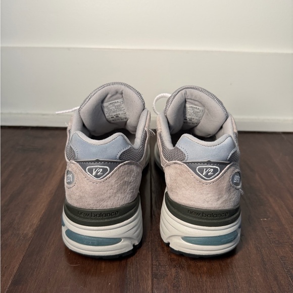 New Balance Gray 991 v2 - Picture 2 of 3